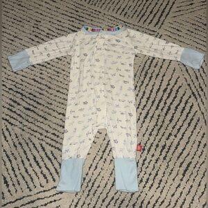 Magnetic Me newborn footie